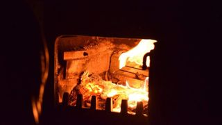 A murit copilașul de 3 ani din Vaslui, care a luat foc în timp ce dormea