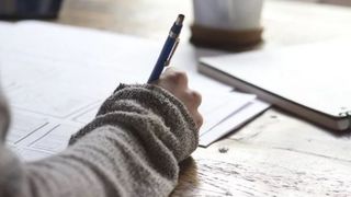 Profesoară din Galaţi, întrebare pentru Iohannis: Mă duc cu umilinţă în fiecare an. Mă intrigă...