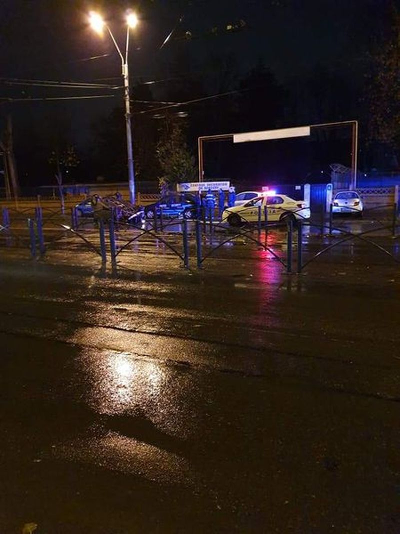 Accident de proporții: o mașină s-a răsturnat azi-noapte pe o șosea din capitală
