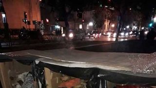 Eroii există! Un grup de voluntari umple străzile cu adăposturi termice pentru c&acirc;inii vagabonzi