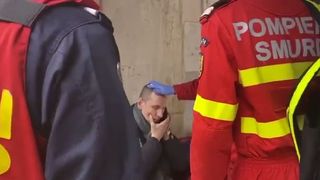 Bărbat rănit &icirc;n staţia de metrou de la Universitate, de un geam care i-a căzut &icirc;n cap