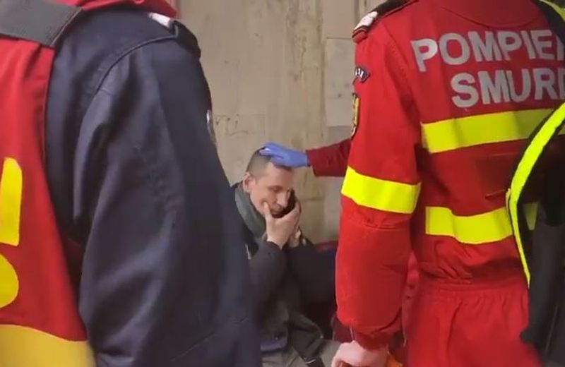 Bărbat rănit în staţia de metrou de la Universitate, de un geam care i-a căzut în cap