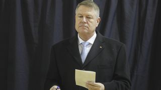 Singurele declarații ale mamei lui Klaus Iohannis după victoria la alegerile prezidențiale &icirc;mpotriva Vioricăi Dăncilă! WOWbiz.ro a stat de vorbă cu Suzanne Iohannis