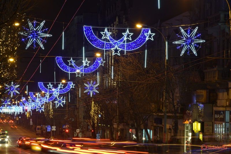 E Crăciun în București - 760.000 de luminiţe strălucesc pe bulevarde. Vezi cât a cheltuit primăria Capitalei