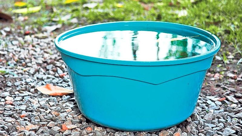 Fără apă caldă și căldură dar plini de nervi. Bucureștenii au promis un protest cu ligheane în fața primăriei