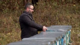 VIDEO | NEAM UNIT. Absolventul de teologie care a descoperit beneficiile mierii