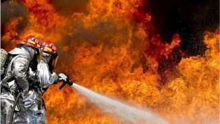 Explozie &icirc;ntr-un bloc din Timişoara, 50 de oameni s-au autoevacuat; proprietara locuinţei are arsuri