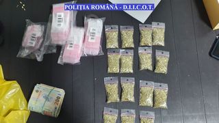 Percheziţii &icirc;n Buzău şi Bucureşti, la persoane suspectate de trafic de droguri