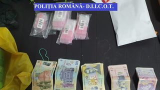 Percheziţii &icirc;n Buzău şi Bucureşti, la persoane suspectate de trafic de droguri