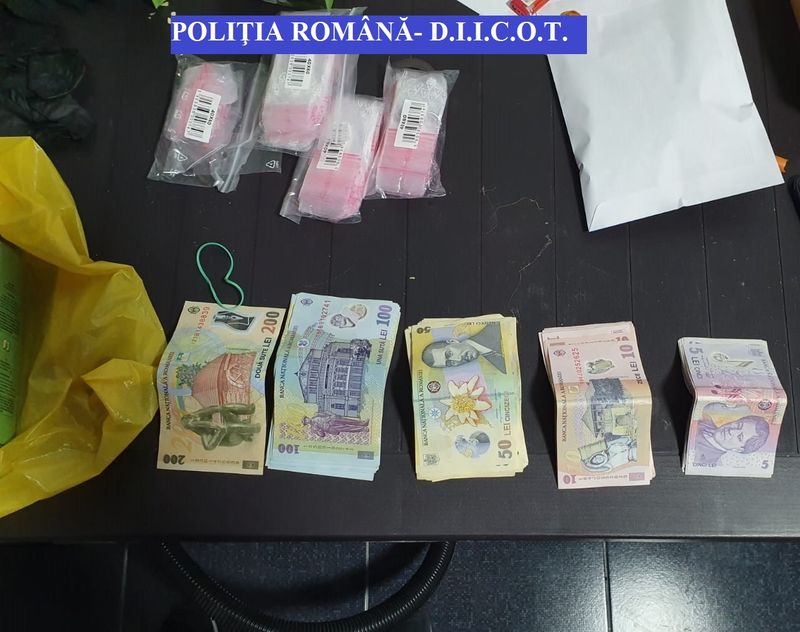 Percheziţii în Buzău şi Bucureşti, la persoane suspectate de trafic de droguri