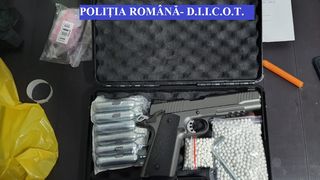 Percheziţii &icirc;n Buzău şi Bucureşti, la persoane suspectate de trafic de droguri