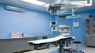 Protest spontan la Spitalul Judeţean Timişoara, după ce managerul Marius Craina a fost schimbat din funcţie