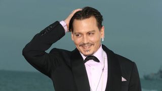 Johnny Depp produce un musical despre viaţa lui Michael Jackson povestită de celebra lui mănuşă