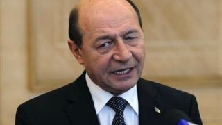 Băsescu: Mă şochează aproape să-i văd cu ingenuitate venind la televizor spunând ce gaură avem sau o să avem la pensii. Oricine ia expunerea de motive de la legea pensiilor, acolo scrie în anul 2019 deficit 8 miliarde