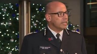 Poliţia britanică consideră incidentul de la Podul Londrei drept ”terorist”; suspectul a fost ucis de poliţişti