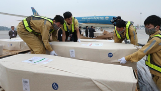 Cele 39 de corpuri ale migranţilor găsite &icirc;n camionul frigorific &icirc;n apropiere de Londra au fost repatriate &icirc;n Vietnam