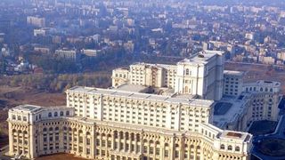 VIDEO | Apaiție misterioasă pe cerul Capitalei. Imaginile au devenit virale