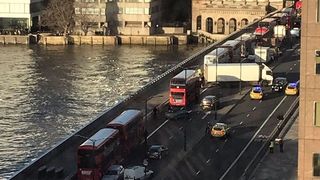 VIDEO |  Curaj nemărginit. Criminalul din Londra, &icirc;nfruntat de trecători