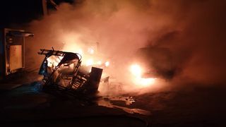 Incendiu puternic la o pescărie Năvodari. Au ars barăci din lemn pe o suprafaţă de 500 de metri pătraţi şi trei maşini