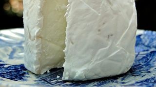 Românii mănâncă cancer pe pâine. Vezi care este alimentul făcut cu o substanţă folosită la dezgheţarea şoselelor