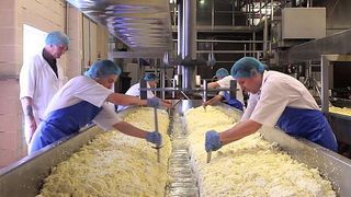 Românii mănâncă cancer pe pâine. Vezi care este alimentul făcut cu o substanţă folosită la dezgheţarea şoselelor