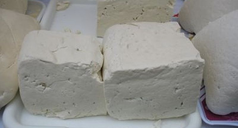 Românii mănâncă cancer pe pâine. Vezi care este alimentul făcut cu o substanţă folosită la dezgheţarea şoselelor