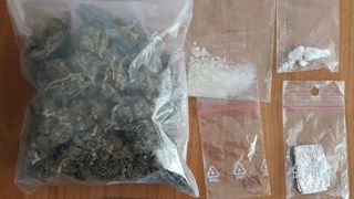 Treizeci şi şase de percheziţii în Dâmboviţa şi Braşov, la persoane suspectate de trafic de droguri - VIDEO