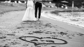 Povestea uimitoare a unor bărbați. După o petrecere a burlacilor a urmat 16 divorțuri