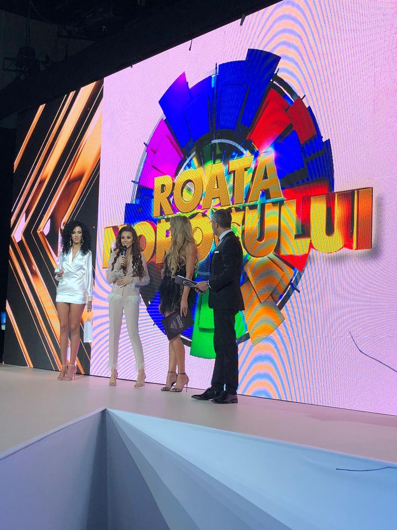 Kanal D, premiat asearâ la Gala Romanian Fashion Awards 2019. Ilinca Vandici, Victor Slav și Ana-Maria Barnoschi au urcat pe scenă pentru a ridica distincții importante