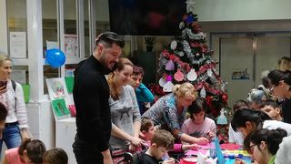 Simona Pătruleasa și Victor Slav, &bdquo;ambasadorii&rdquo; lui Moș Niculae, pentru copii de la Centrul Național Clinic de Recuperare Neuropsihomotorie Dr. Nicolae Robanescu