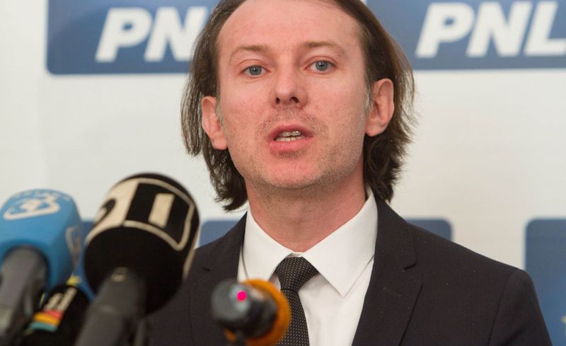 Averea ministrului Finanţelor: Trei terenuri, un apartament de 350 mp şi 350.000 lei în cont