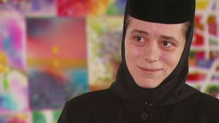 Povestea impresionantă a Maicii Ecaterina, fostă gimnastă și economistă care are &icirc;n grijă 126 de copii