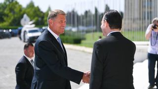 Preşedintele Klaus Iohannis, întâlnire cu premierul, vicepremierul şi miniştrii Muncii, Mediului şi Tineretului şi Sportului