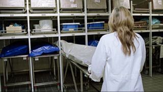 O bătrână din Botoşani a fost umilită după moarte la morga spitalului