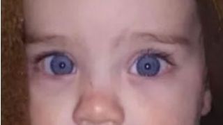 Un copilaș de numai doi ani a pierit &icirc;ntr-un incendiu, deși fusese scos la timp de părinți din casa cuprinsă de flăcări