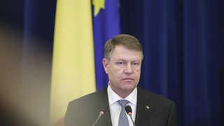 Klaus Iohannis se întâlneşte din nou cu premierul şi vicepremierul, aceştia fiind însoţiţi de ministrul Fondurilor Europene
