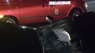 Accident teribil: șoferul unei mașini a adormit la volan. Patru tineri au ajuns de urgență la spital