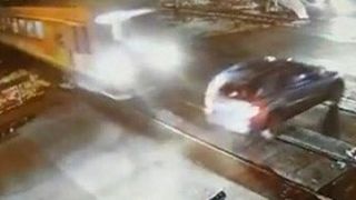 VIDEO | Inconștiența unui șofer. A fost la câțiva centimetri de moarte