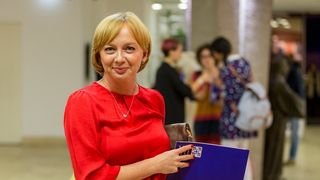 Ofiţerul de poliţie care a ameninţat-o cu moartea pe jurnalista Emilia Şercan, condamnat la un an de &icirc;nchisoare cu am&acirc;nare. Reacţia jurnalistei