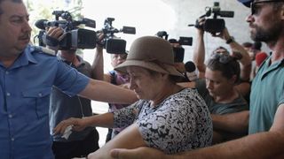 ȘOCANT, soția lui Dincă a vorbit cu criminalul din Caracal! Ce i-a spus femeia de față cu toată lumea! ”Stai liniștit”