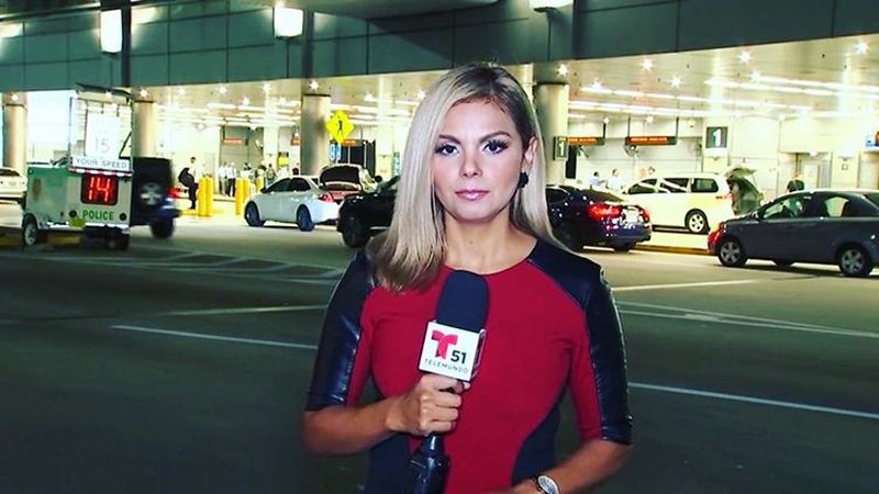 O renumită jurnalistă la un pas de moarte. A fost lovită de o mașină în timpul unei transmisiuni live