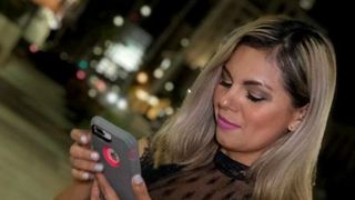 O renumită jurnalistă la un pas de moarte. A fost lovită de o mașină &icirc;n timpul unei transmisiuni live