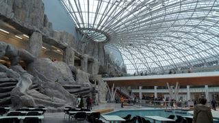 VIDEO | Incendiu la unul dintre cele mai mari mall-uri din București. 2.000 de oameni au fost evacuați