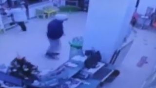 Un t&acirc;năr din Suceava a jefuit o farmacie pentru a face rost de bani pentru păcănele