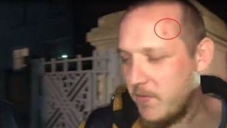 Ce s-a întâmplat CU ADEVĂRAT în apartamentul lui What’s Up! Ce au spus martorii despre semnele de pe capul cântărețului la ieșirea din casă în cătușe