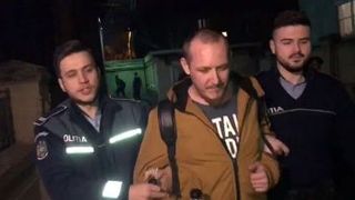 Whats Up riscă un an de &icirc;nchisoare! Motivul real care i-a determinat pe oamenii legii să mute dosarul la Parchet  după ce artistul a sărit să bată trei polițiști! EXCLUSIV!