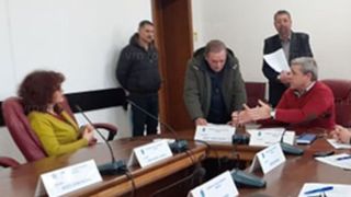 Caz mai puțin obișnuit în Bârlad. Un bătrân a solicitat să i se taie apa de la robinet pentru că provine de la un baraj unde se întrețin relații intime