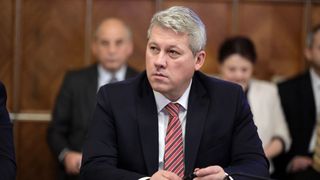 Cum au dispărut, într-o jumătate de an, ceasuri şi obiecte de artă de 80.000 euro din averea noului ministru al Justiţiei, Cătălin Predoiu!