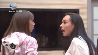 Mariana de la &bdquo;Puterea Dragostei&rdquo; bătaie și scandal cu fetele din casă: &bdquo;&Icirc;ți dau cu masa asta &icirc;n cap! O să vină Jador să mă ia&rdquo;