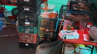 Constanţa: Activitatea a trei comercianţi de la un târg de Crăciun, oprită temporar de Protecţia Consumatorului; comisarii au dat amenzi de 18.000 de lei şi au retras peste 300 de kilograme de alimente - FOTO, VIDEO